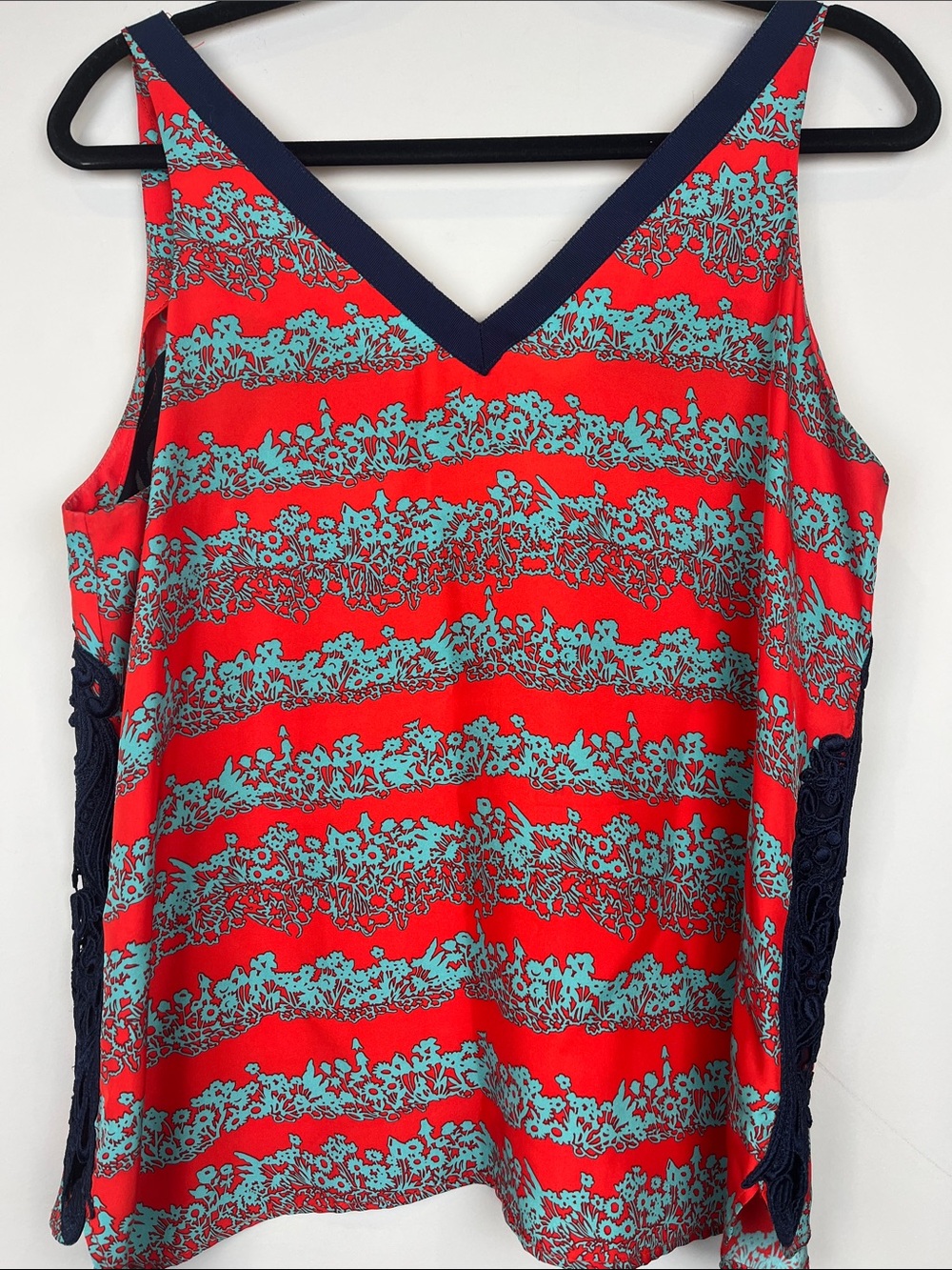 Veronica Beard 100% Silk Tank Red Teal Floral V-Neck Navy Lace-Trim Size Large - Picture 7 of 8